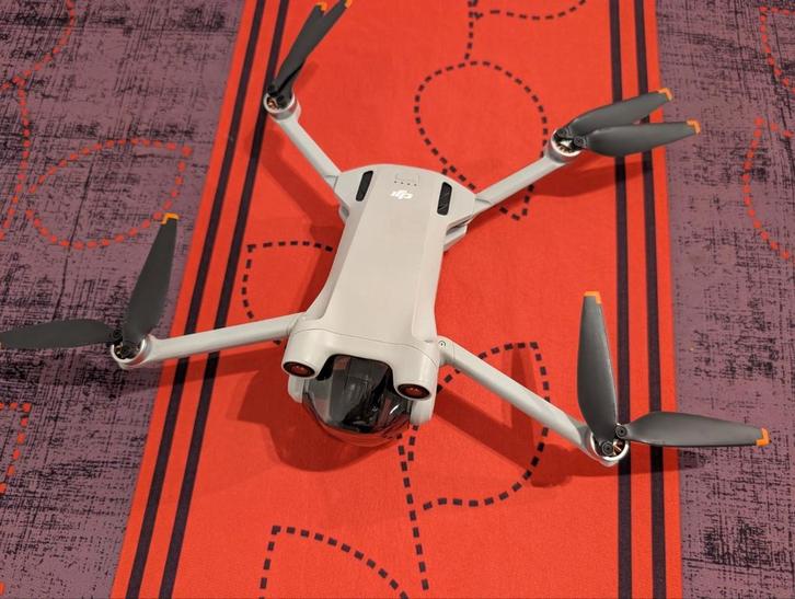 Drone DJI Mini 3 Pro Fly more combo dji RC avec écran, Hobby en Vrije tijd, Modelbouw | Vliegtuigen en Helikopters, Zo goed als nieuw