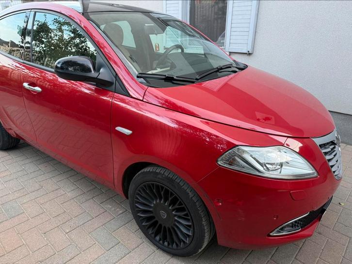 Lancia Ypsilon full option 2013 gekeurd voor verkoop, Auto's, Lancia, Particulier, Ypsilon, ABS, Airbags, Airconditioning, Alarm