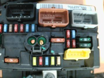 Boitier fusibles Citroen C3 Picasso  9664997880 (336) beschikbaar voor biedingen