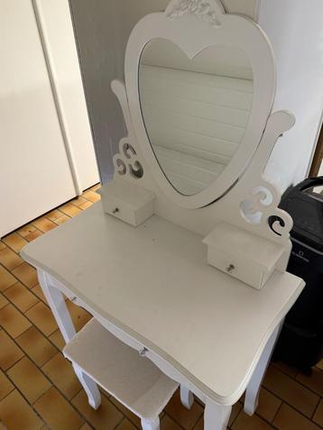 Make up tafel  beschikbaar voor biedingen