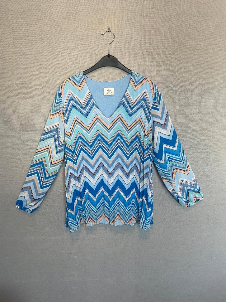 Blauwe blouse met wit/beige motief van Terra di Siena (42), Vêtements | Femmes, Blouses & Tuniques, Comme neuf, Taille 42/44 (L)