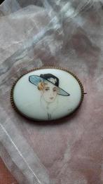 Antieke Art Deco porseleinen broche., Handtassen en Accessoires, Broches, Ophalen of Verzenden, Gebruikt