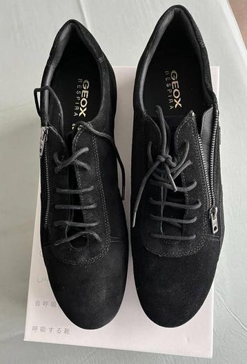 Chaussures GEOX en daim noir - Taille 46 disponible aux enchères