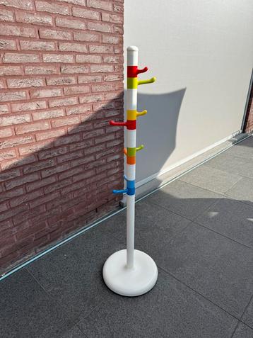 Kinderkapstok beschikbaar voor biedingen