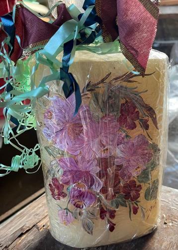 Handgemaakte beschilderde kaars beschikbaar voor biedingen