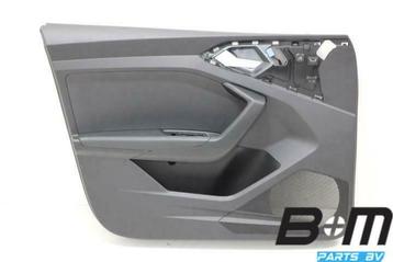 Portierbekleding linksvoor Audi A1 GB SB 82B867177