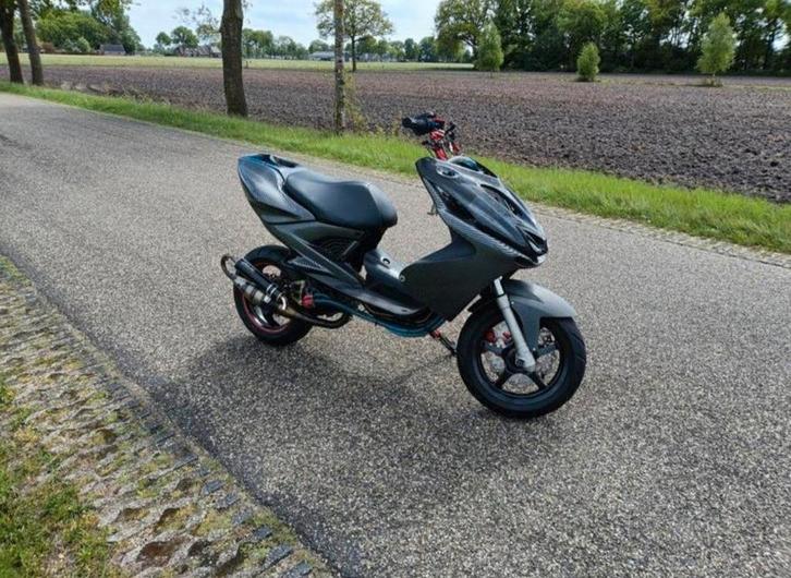 Aerox carbon look 70 cc malossi, Vélos & Vélomoteurs, Scooters | Yamaha, Comme neuf, Aerox, Enlèvement