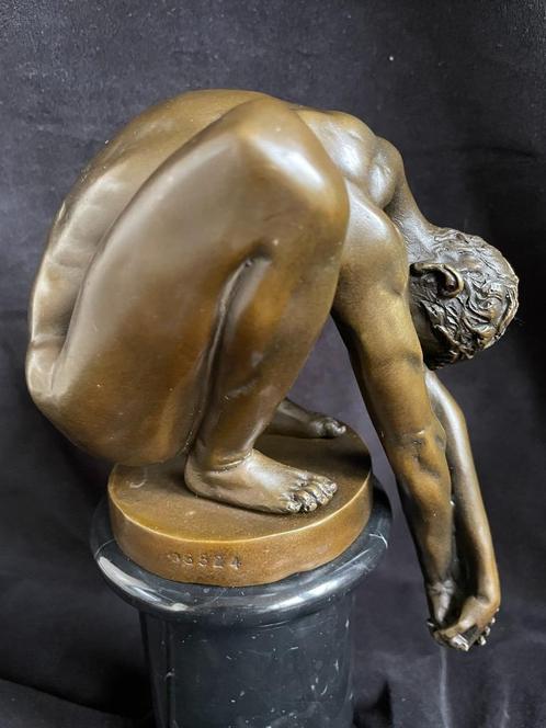 Bronzen hurkende naakte man, Cesaro/stempel zuiver brons, Antiquités & Art, Art | Sculptures & Bois, Enlèvement ou Envoi