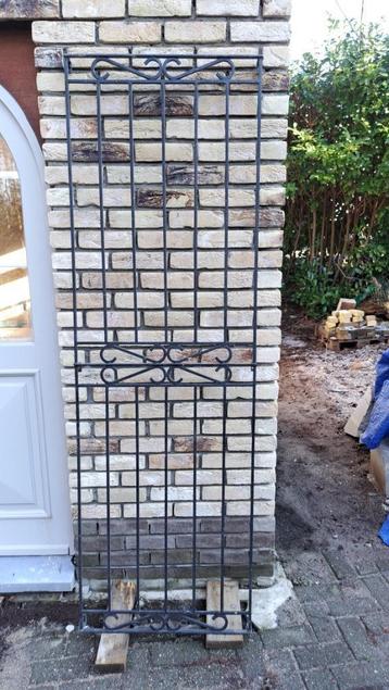 MOOI SMEEDIJZEREN HEKJE beschikbaar voor biedingen