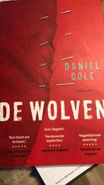Daniel Cole - De wolven (Special Mediahuis), Boeken, Ophalen of Verzenden, Daniel Cole