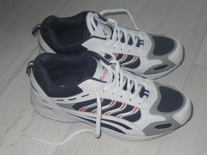 Sportschoenen, Sport en Fitness, Loopsport en Atletiek, Zo goed als nieuw, Snelheids- of Stappenmeter, Hardlopen, Overige merken