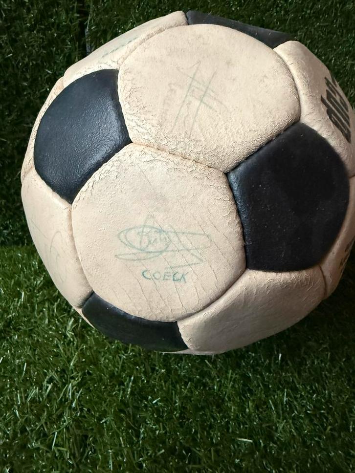 Zeldzame ball rode duivels WK 82 spanje, Verzamelen, Sportartikelen en Voetbal, Gebruikt, Overige typen, Verzenden