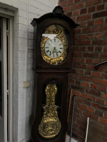 Antieke klok beschikbaar voor biedingen