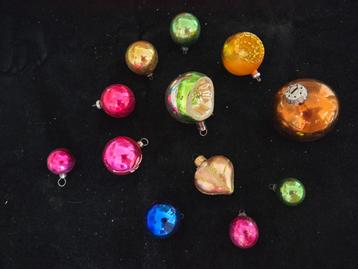 12 oude glazen kerstballen beschikbaar voor biedingen