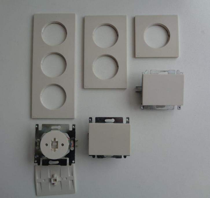 Niko PR80 schakelaars en afdekplaten, Huis en Inrichting, Overige Huis en Inrichting, Nieuw, Ophalen of Verzenden