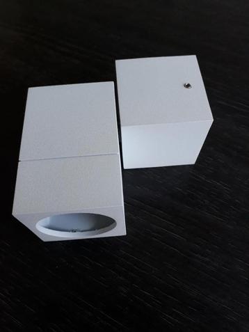 Moderne wandlamp beschikbaar voor biedingen