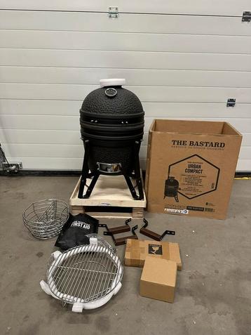 The Bastard Classic Compact kamado barbecue nieuw beschikbaar voor biedingen