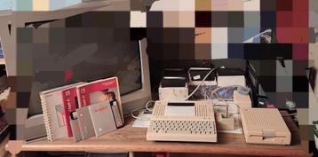 Apple 2c avec 200 jeux et applications.  beschikbaar voor biedingen