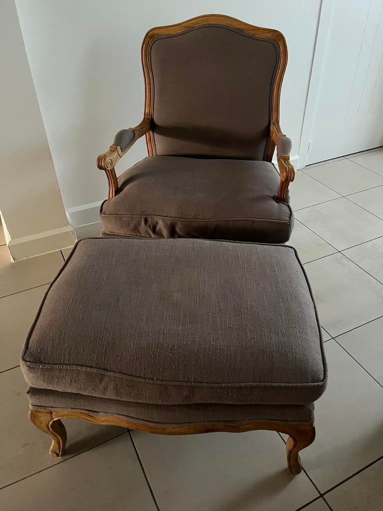 Landelijke stoel met voetenbank - vraagprijs 50€, Huis en Inrichting, Zetels | Zetels en Chaises Longues, Ophalen, Gebruikt, Eenpersoons