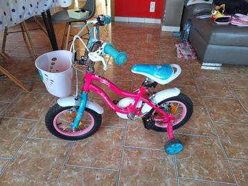 Vélo fille 12 pouces idéal de 3 à 5 ans beschikbaar voor biedingen