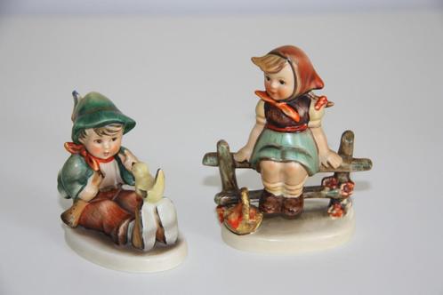 Hummel 2 kleine beeldjes goebel * meisje en jongen, Verzamelen, Beelden en Beeldjes, Gebruikt, Hummel, Ophalen of Verzenden