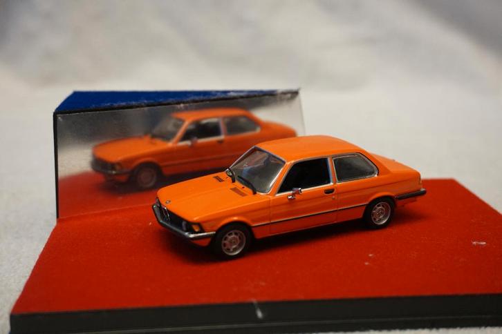 BMW 3Serie Sedan 1975 oranje Minichamps 1:43  430025400 E21, Hobby & Loisirs créatifs, Voitures miniatures | 1:43, Utilisé, Voiture