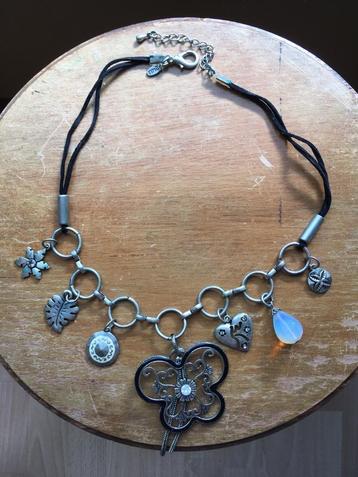 Zilverkleurige, statement ketting vlinder & bedels merk Nh2 beschikbaar voor biedingen