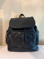 Praktische rugtas quilted, Handtassen en Accessoires, Tassen | Rugtassen, Ophalen, Zo goed als nieuw
