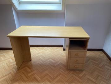 Bureau met ladenblok beschikbaar voor biedingen