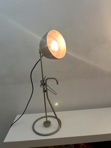 Tafel/bureau lamp beschikbaar voor biedingen