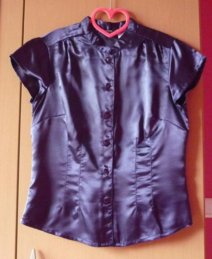 Paarse satijnen blouse met korte mouwen Maat 36-38, Kleding | Dames, Blouses en Tunieken, Maat 36 (S), Ophalen of Verzenden