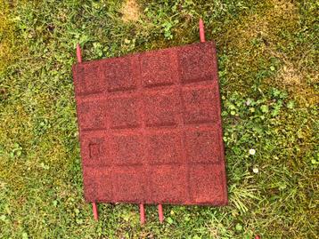 Rubberen stal tegels 50x50x4,5 rood beschikbaar voor biedingen