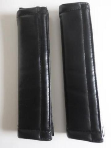 Gordelhoes Leatherlook 2 stuks   beschikbaar voor biedingen