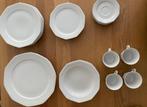 24 delig wit porseleinen servies, Huis en Inrichting, Ophalen, Zo goed als nieuw, Effen, Porselein