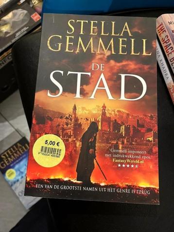 Boek De stad, Stella Gemmell.