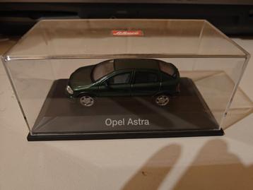Schuco Opel Astra G vijfdeurs donkergroenmetalliek 1/43 beschikbaar voor biedingen