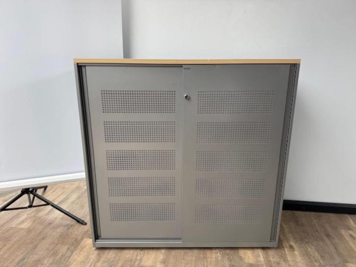 Ahrend akoestische schuifdeurkast grijs, Huis en Inrichting, Woonaccessoires | Wandplanken en Boekenplanken, Ophalen of Verzenden