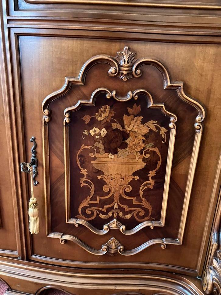 Salle à manger en noyer, buffet, table et 4 chaises, Antiquités & Art, Antiquités | Meubles | Armoires, Enlèvement