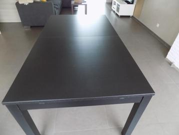 mooie stevige eettafel beschikbaar voor biedingen