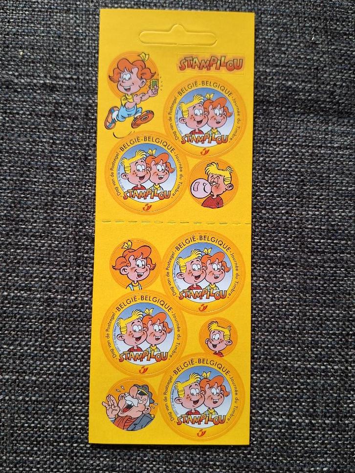 Studio Max Stam Pilou - Postzegelvel (2001), Verzamelen, Stripfiguren, Nieuw, Gebruiksvoorwerp, Overige figuren, Ophalen of Verzenden