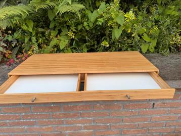Console IKEA en bambou beschikbaar voor biedingen