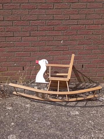 Vintage schommelstoel met eendenkop  beschikbaar voor biedingen