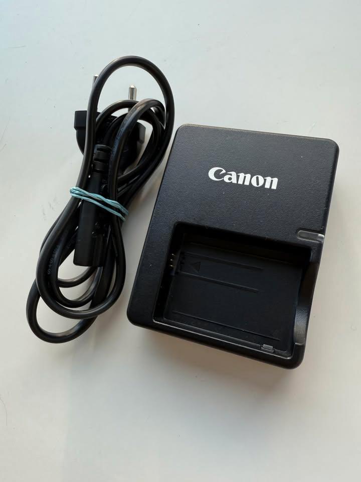 Original oplader voor Canon LC-E5E + kabel, Audio, Tv en Foto, Fotografie | Accu's en Batterijen, Zo goed als nieuw, Ophalen