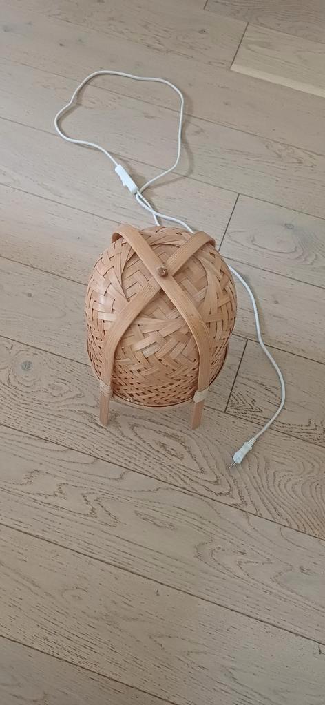 Tafellamp/nachtlamp ikea, Huis en Inrichting, Lampen | Tafellampen, Zo goed als nieuw, Minder dan 50 cm, Hout, Ophalen