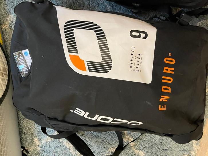 Aile de kitesurf ozone enduro v4 9m quasi neuve, Watersport en Boten, Kitesurfen, Zo goed als nieuw, Kite, 9 m², Ophalen