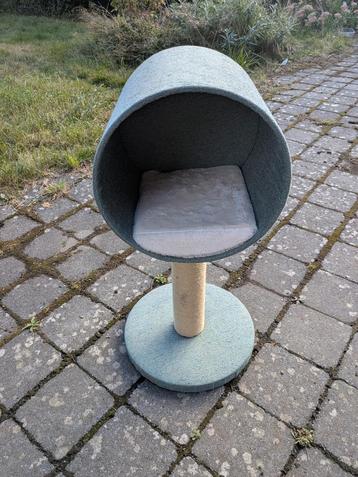 Kattenkrabpaal beschikbaar voor biedingen