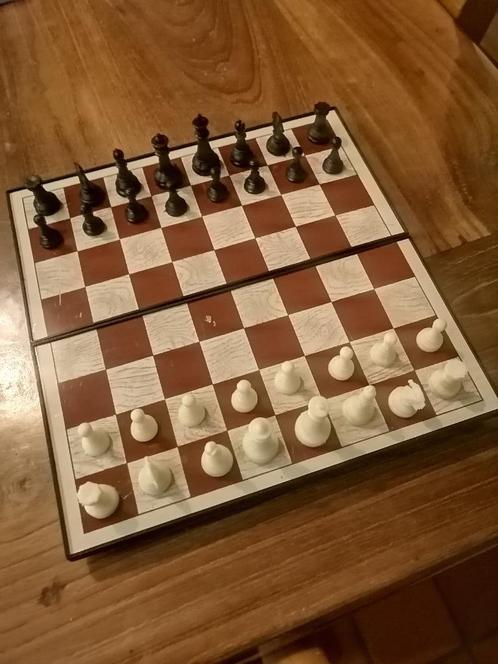 Schaakbord magnetische reisuitvoering als doosje., Hobby & Loisirs créatifs, Jeux de société | Jeux de plateau, Comme neuf, Enlèvement ou Envoi