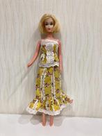 oude barbie met 2-delig kledingsetje uit 1972, Ophalen of Verzenden, Gebruikt