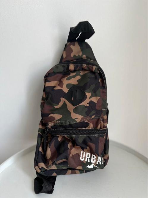 Urban Camouflage schoudertas, Handtassen en Accessoires, Tassen | Rugtassen, Zo goed als nieuw, Ophalen