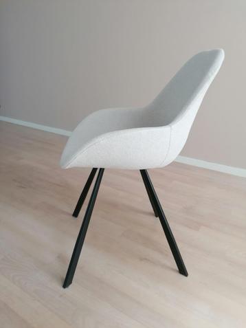 4 eetkamerstoelen Juntoo als nieuw beschikbaar voor biedingen
